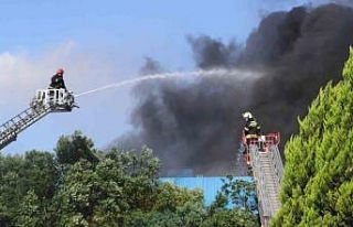 Geri dönüşümdeki yangın idari binaya da sıçradı