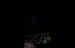 Gökyüzünde sıralı ışık merak uyandırdı