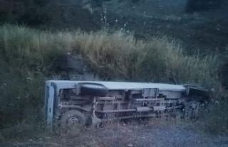 Gölbaşı ilçesinde minibüs takla attı: 1 yaralı