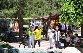 Güneşin yüzünü gösterdiği kentte vatandaşlar...