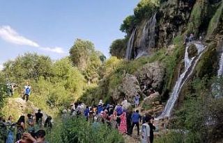 Gurbetçilerinde gelmesiyle Girlevik Şelalesinde...