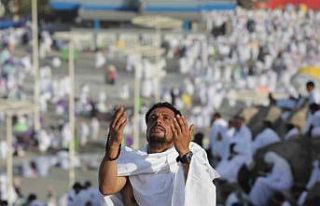 Hacılar Mina’da şeytan taşladı