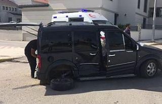 Hafif ticari araç ile otomobil çarpıştı: 1 yaralı