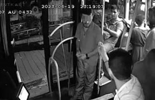Halk otobüsünde dehşet dakikaları: Ekmek bıçağıyla...