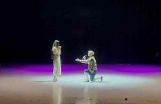 Halk oyunları gösterisinde unutulmayacak evlilik...