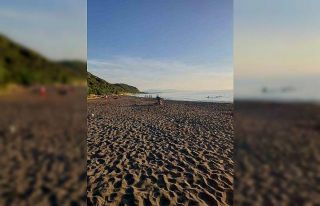 Hava sıcaklığı arttı, vatandaşlar denize koştu