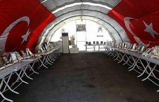 HDP önündeki ailelerin umutlu bekleyişi bin 384....