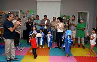 Hem mezuniyetlerini, hem Babalar Günü’nü kutladılar