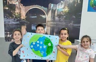 Hem öğreniyor hem de eğleniyor