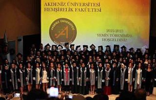 Hemşirelik Fakültesi’nde yemin töreni düzenlendi