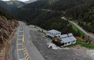 Her gün binlerce aracın geçiş yaptığı yol artık...