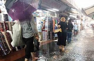 Her yağmurda olduğu gibi İzmir’i yine sağanak...