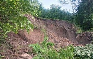 Heyelan 40 yıllık emeğini aldı