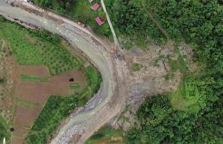 Heyelandan hasar gören yollar onarılıyor