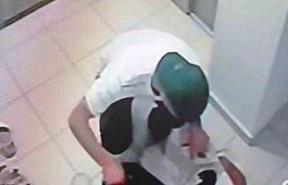 Hırsız girdiği apartmanda ayakkabıları çuvala...