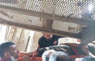 Hububat öğütme makinesine kapılan işçiyi, ekipler...