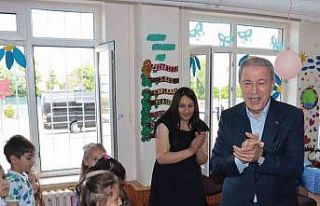 Hulusi Akar’dan öğrencilere: “Okuyacaksınız...