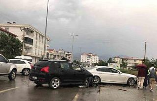 Iğdır’da iki otomobil çarpıştı