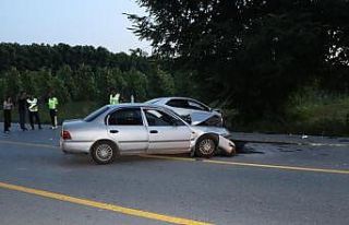 İki otomobil kafa kafaya çarpıştı: 4 yaralı