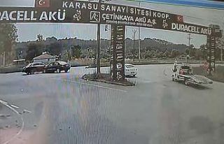 İki otomobil kafa kafaya çarpıştı: 5 yaralı