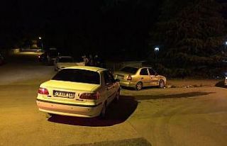İki otomobilin çarpıştığı kazada sürücü...