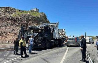 İki tır çarpıştı: 2 yaralı