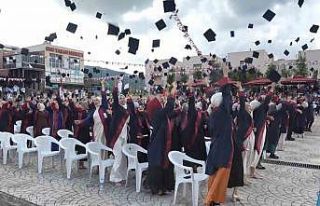 İlahiyat öğrencilerinin mezuniyet heyecanı