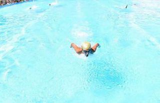 İlk kulaçlar atıldı havuzlar şenlendi