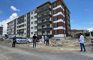 İnşaatın 4. katından düşen bekçi hayatını...