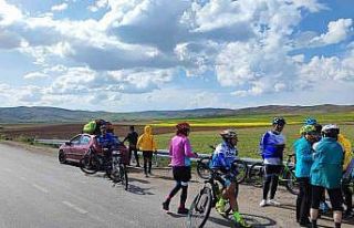 İranlı turistler Van Gölü’ne dikkat çekmek...