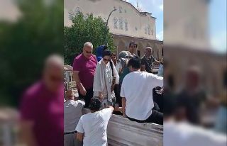 İranlı turistlerin kamyonet kasasında taşınmasına...