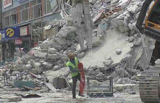 İş makinesi operatörünün Türk bayrağı hassasiyeti