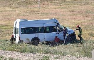 İşçi servisi şarampole yuvarlandı: 6 yaralı