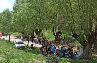 İşçiler aileleri ile birlikte bahar şenliğinde...