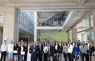 İşletme öğrencileri, Hem çalıştı hem proje...