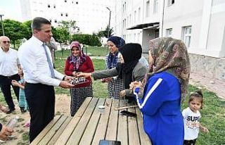 Isparta Valisi Aydın Baruş depremzedelerin bayramını...