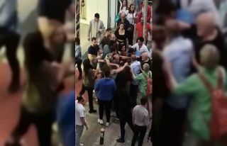 İstanbul’da iki kadın esnafın yer kavgası kamerada