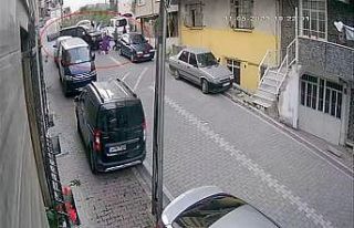 İstanbul’da sokağa girmeye çalışan araç 1’i...
