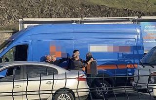 İstanbul’da trafikte yumruklu yol verme kavgası...