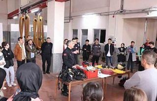 İtfaiyeden gençlere yönelik eğitimler sürüyor