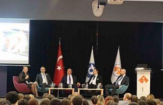 İzmir Ekonomi’de ‘turizm’ zirvesi