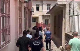 İzmir polisi düzensiz göçmenleri kıskaca aldı:...