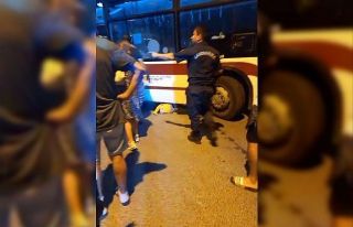 İzmir’de 25 yaşındaki genç otobüsün altında...