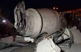 İzmir’de beton mikseri, metro inşaat alanına...