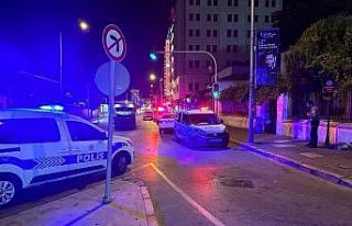 İzmir’de karakol önünde silahlı kavga: 1 ağır...