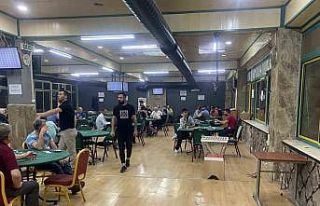 İzmir’de kumarhane baskını