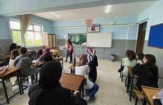 İzmir’de öğrenciler karnelerini aldı