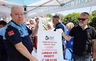 İzmit Belediyesi vatandaşlara 40 bin kurban poşeti...