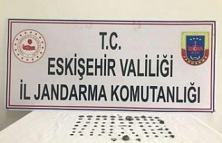 Jandarma 81 parça tarihi eseri satılmak üzereyken...