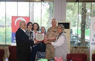 Jandarma, huzurevi sakinlerini ağırladı